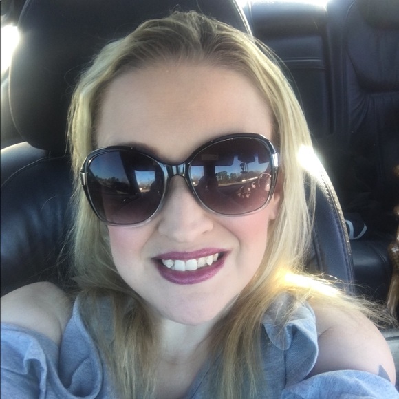 Meet your Posher, Ashley - Picture 1 of 1